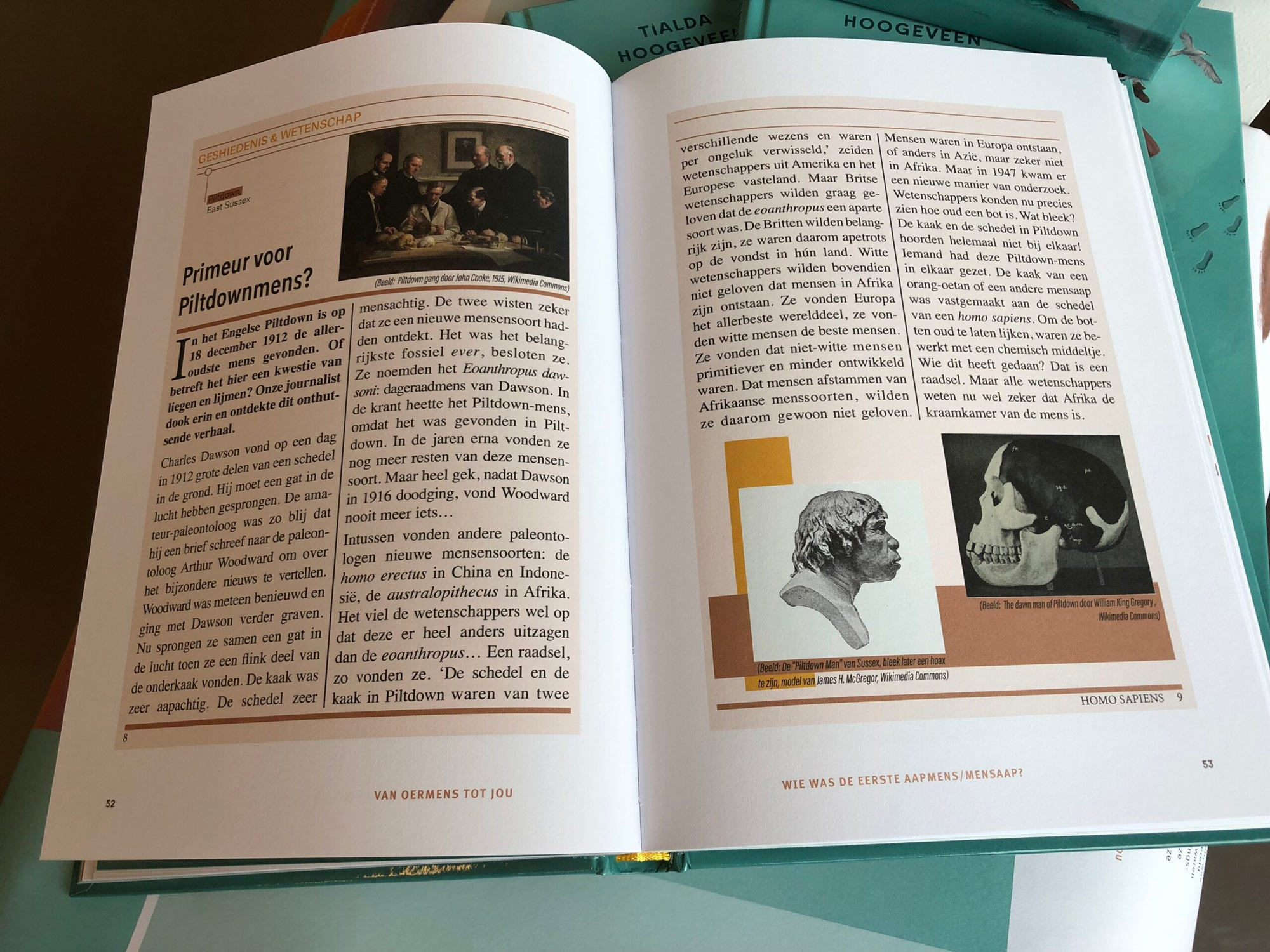 Van Oermens tot Jou - Primeur voor Piltdownmens Opengeslagen pagina uit het boek 'Van oermens tot jou' van Tialda Hoogeveen